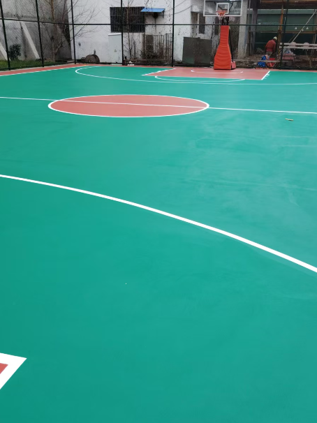 平鲁 球场长期使用易出现地面开裂